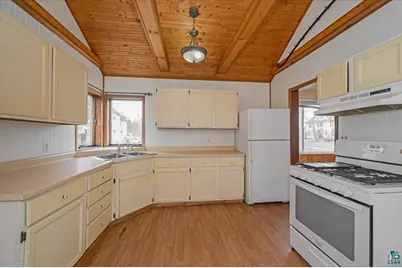 302 E 7th St, Superior, WI 54880 - Photo 6