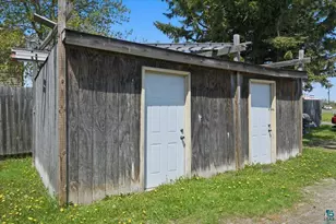 2811 E 3rd St, Superior, WI 54880 - Photo 12