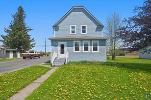2811 E 3rd St, Superior, WI 54880 - Photo 2