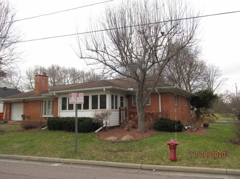 330 Bartlett Ct, Eau Claire, WI 54701-4041
