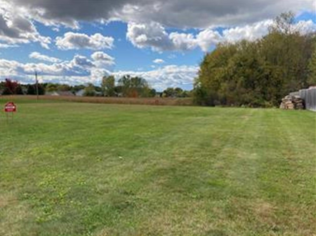 709 Lacie D Ln, Roberts, WI 54023-8636
