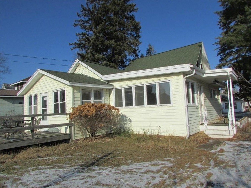 101 W Hazel St, Spooner, WI 54801