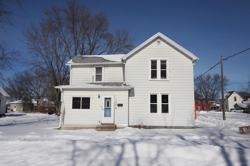 1304 Garfield Ave, Altoona, WI 54720-1954