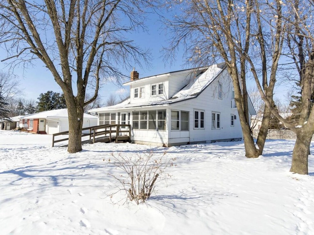 2108 Bradwood Ave, Altoona, WI 54720