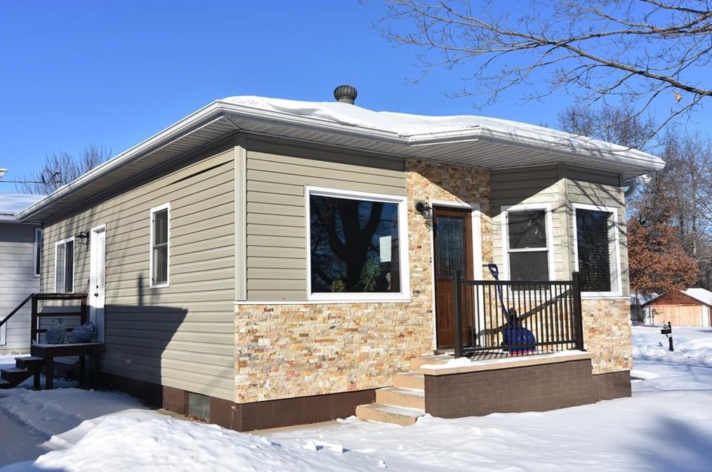818 Mount Nemo Ave, Eau Claire, WI 54703-3320