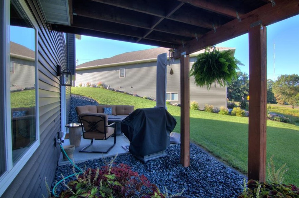 168 Clubview Ln, Altoona, WI 54720