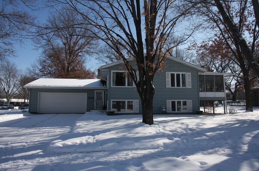 3229 Wellington Dr, Eau Claire, WI 54703