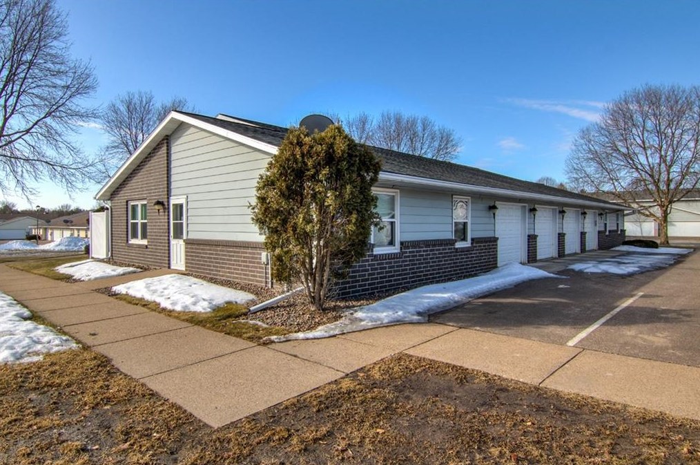 3719 Boardwalk St, Eau Claire, WI 54701-7840