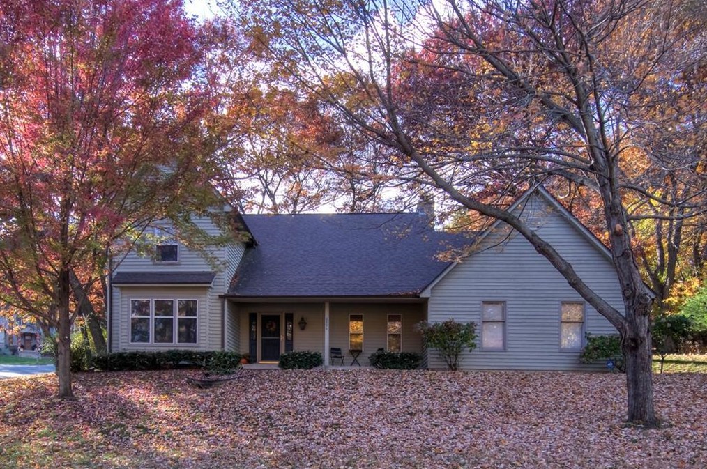 2806 Charleston Ct, Eau Claire, WI 54703-1302