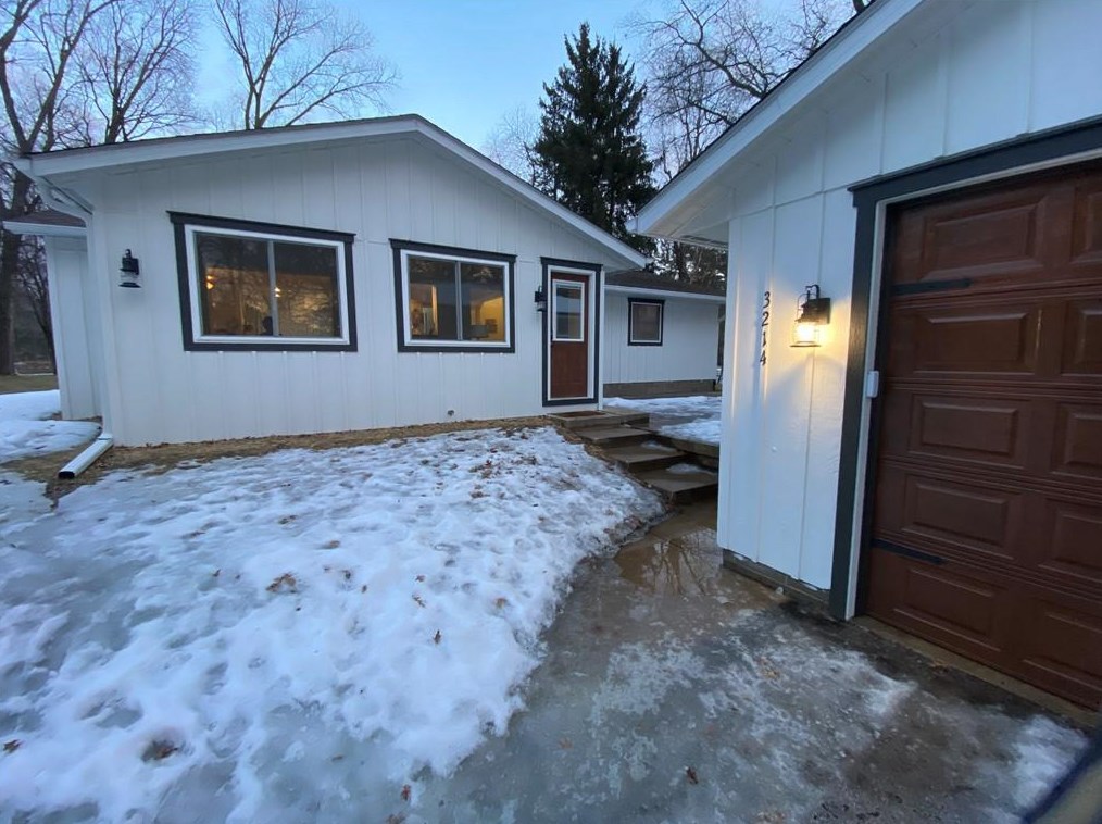 3214 Riverview Dr, Eau Claire, WI 54703