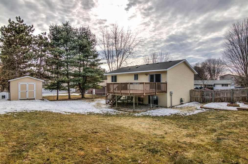 2429 Robert Rd, Eau Claire, WI 54703-2567