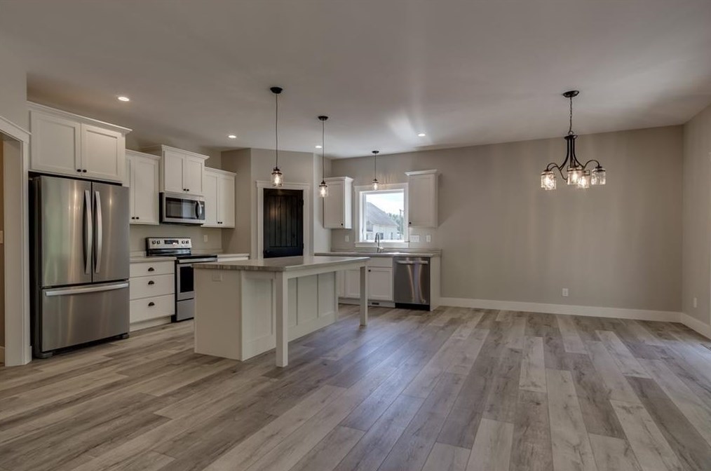 2922 Comet Ct, Eau Claire, WI 54703-0752
