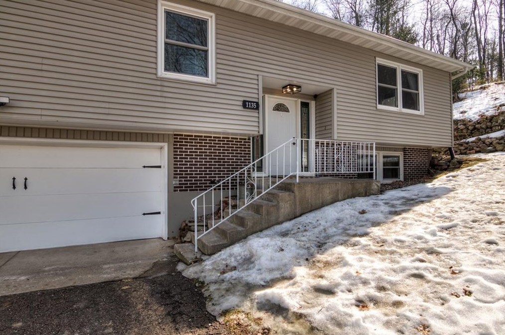 1135 Wedgewood Ave, Eau Claire, WI 54703