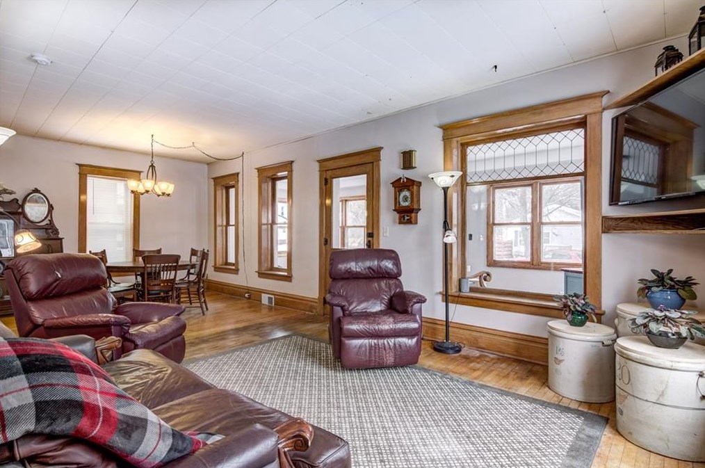701 Pine St, Albertville, WI 54730
