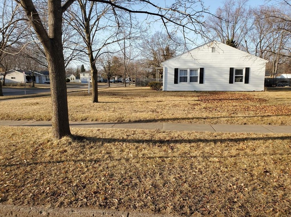 2221 Agnes St, Eau Claire, WI 54701