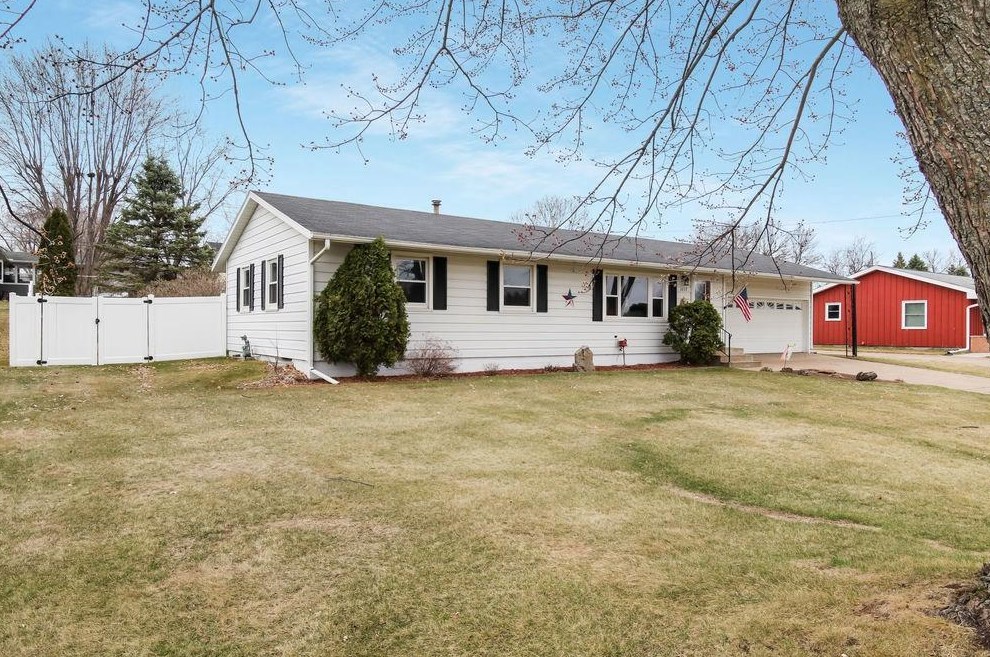 1017 Park Ridge Dr, Eau Claire, WI 54703