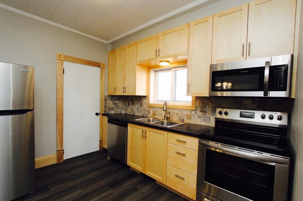 718 Division St, Eau Claire, WI 54703-3246