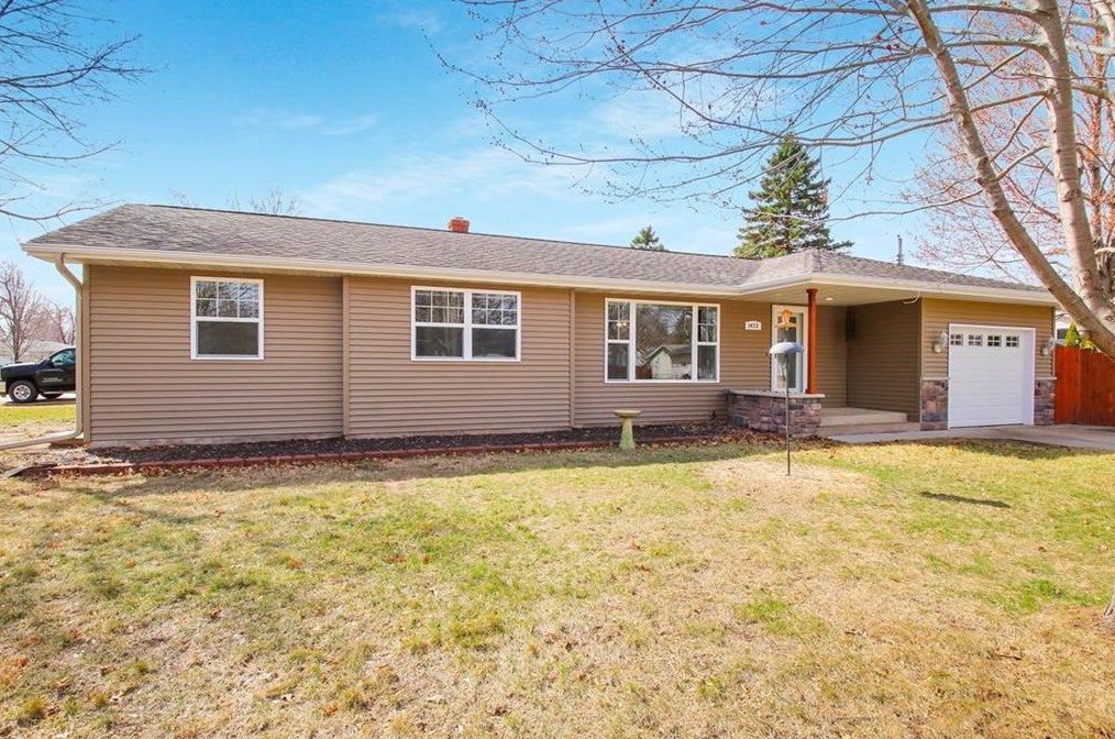 1423 Frisbie Ln, Eau Claire, WI 54703-0720