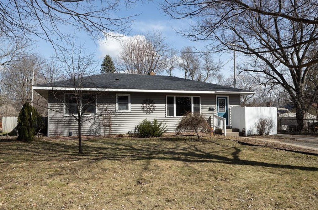 518 7th St, Troy, WI 54022-1524