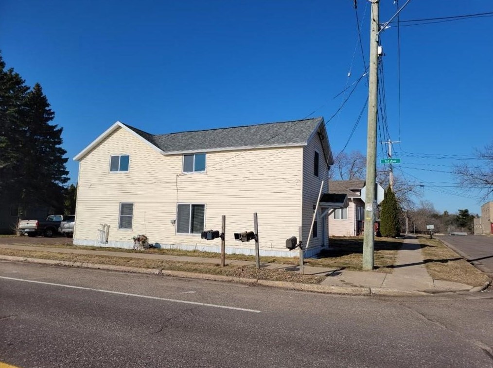 1085 1st Ave, Cumberland, WI 54829-9551