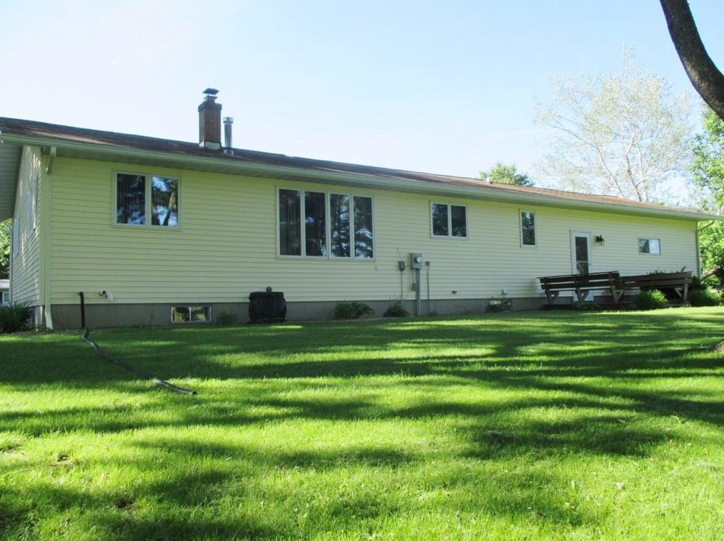 555 W Walnut St, Gilman, WI 54433