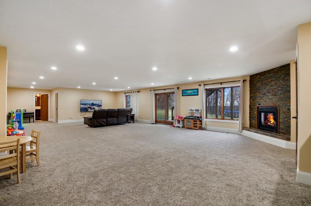 4655 Oakwood Hills Pkwy, Eau Claire WI  54701-7784 exterior