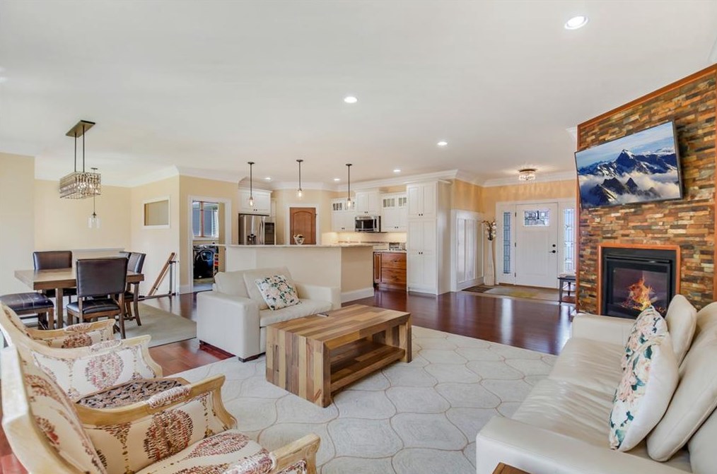 4655 Oakwood Hills Pkwy, Eau Claire WI  54701-7784 exterior