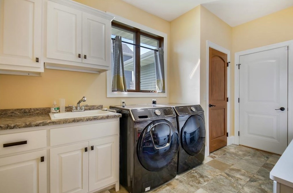 4655 Oakwood Hills Pkwy, Eau Claire WI  54701-7784 exterior