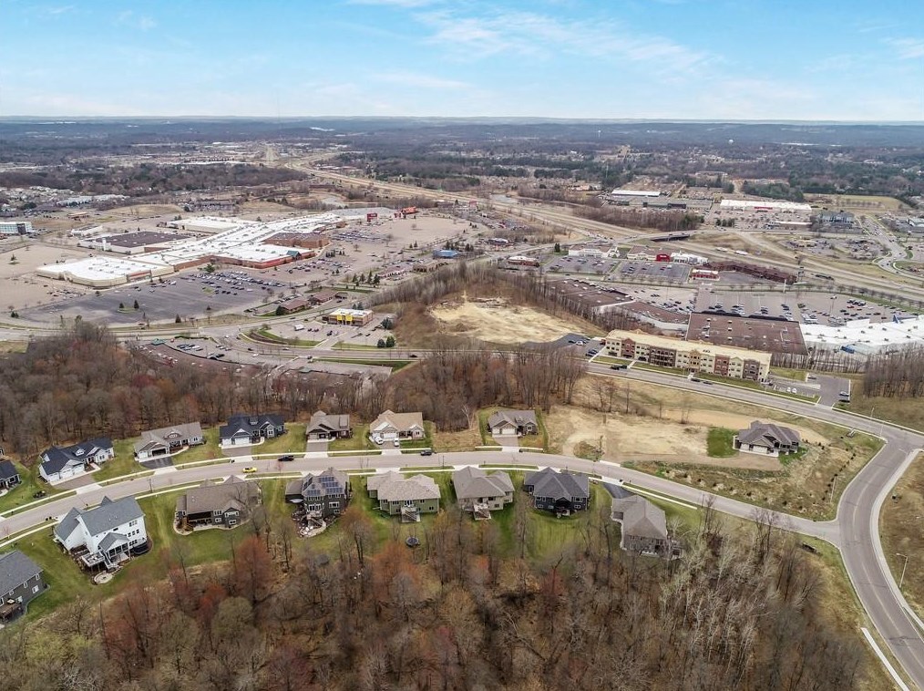 4655 Oakwood Hills Pkwy, Eau Claire WI  54701-7784 exterior