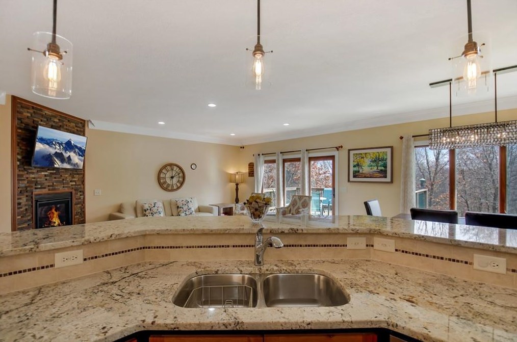 4655 Oakwood Hills Pkwy, Eau Claire WI  54701-7784 exterior