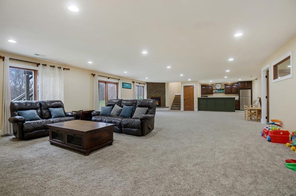 4655 Oakwood Hills Pkwy, Eau Claire WI  54701-7784 exterior