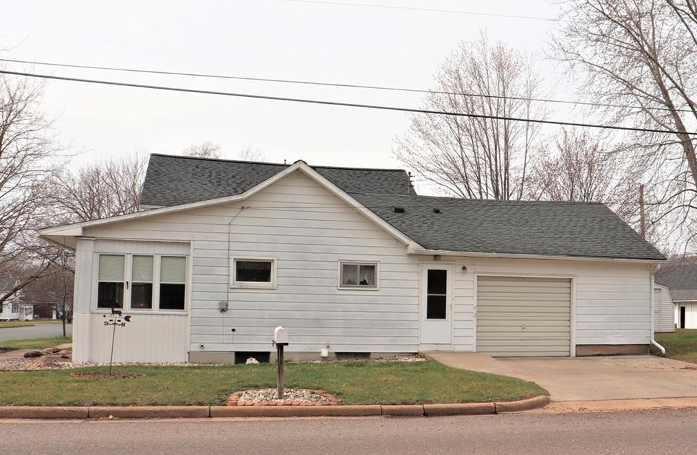 107 W Perkins St, Augusta, WI 54722