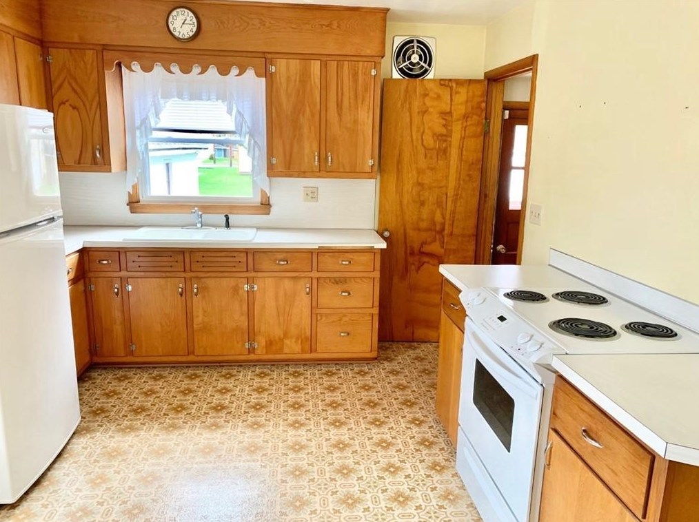 2219 Roy St, Eau Claire, WI 54701-4747