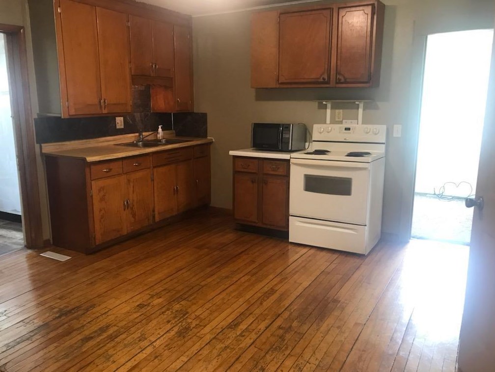 1504 Daniels Ave, Altoona, WI 54720-1735