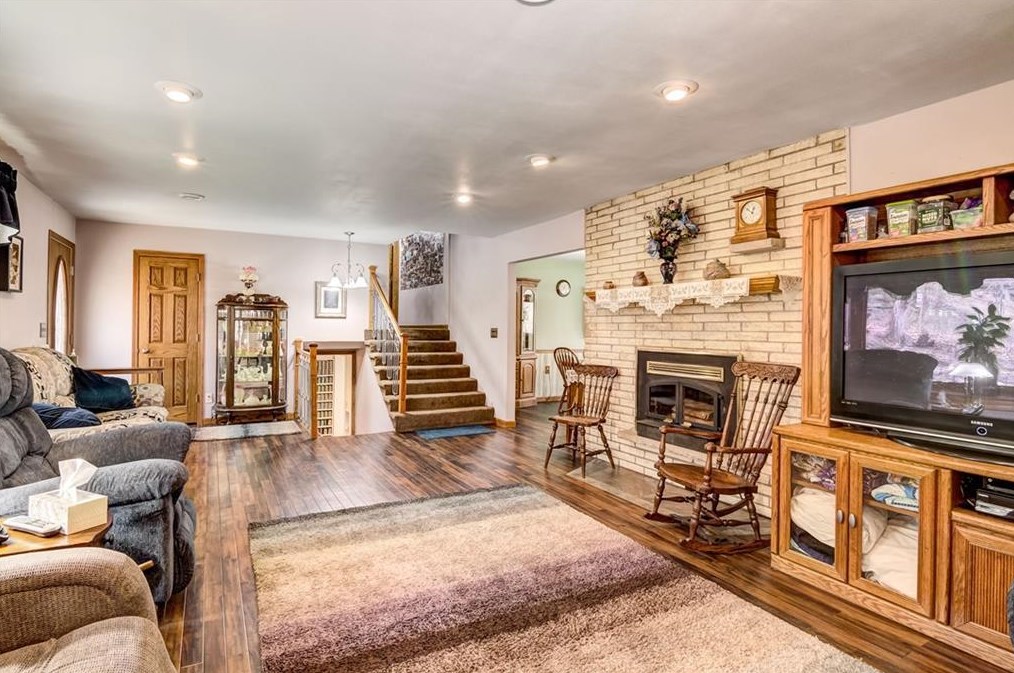 1210 Wedgewood Ave, Eau Claire, WI 54703