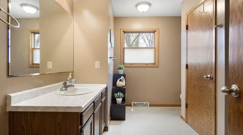 710 Kimberly Dr, Eau Claire WI  54703-0638 exterior