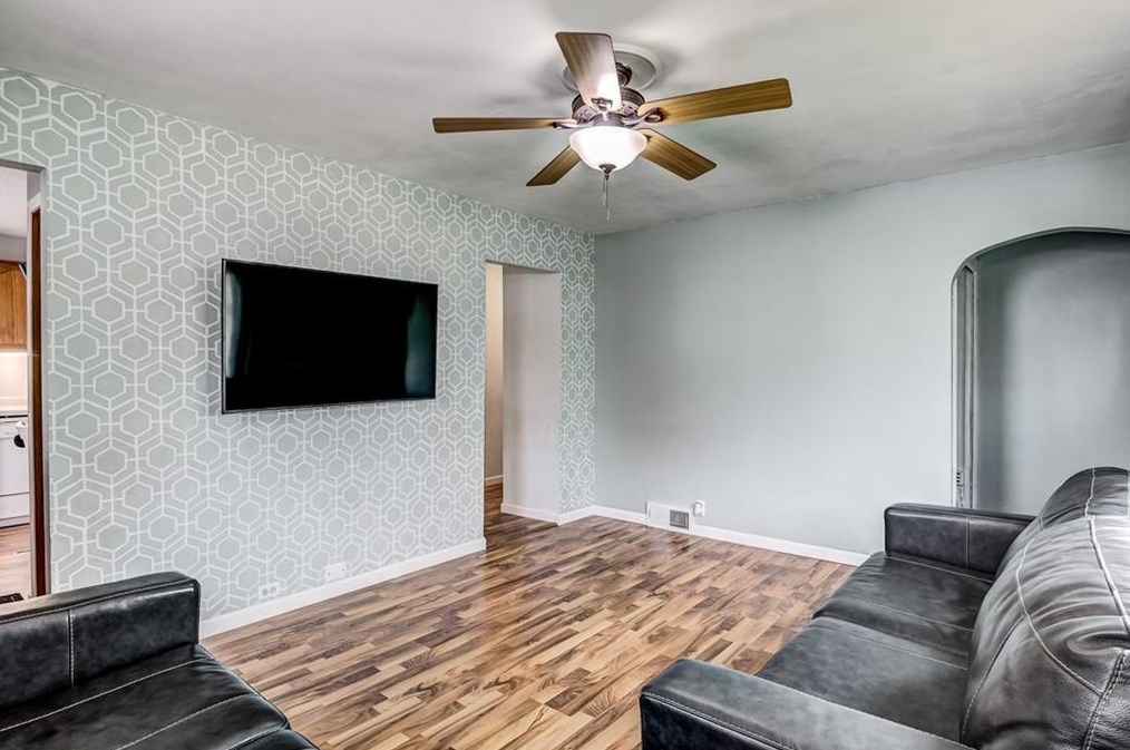 916 Fountain St, Eau Claire, WI 54703-2768