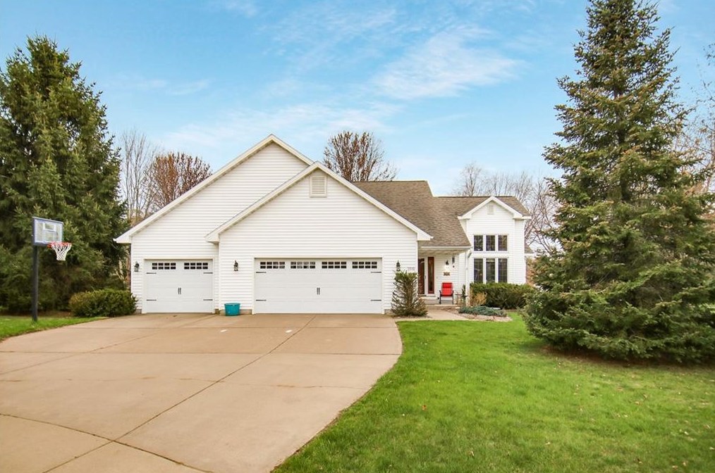 3512 Teal Ct, Eau Claire, WI 54701-7068