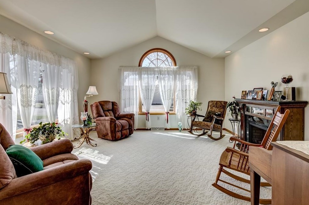 155 E Crumb St, Gilman, WI 54433