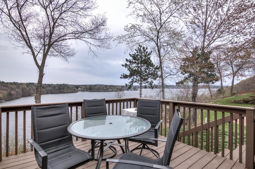 2196 Moonlight Bay Dr, Altoona, WI 54720