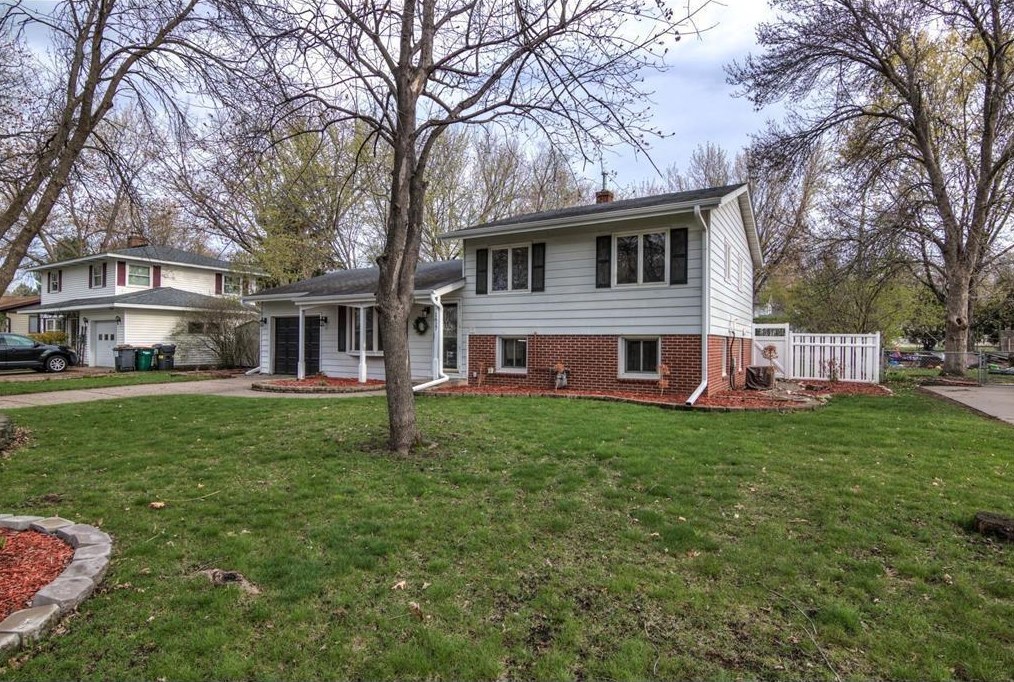 1617 Aldrich Ave, Hudson, WI 54016