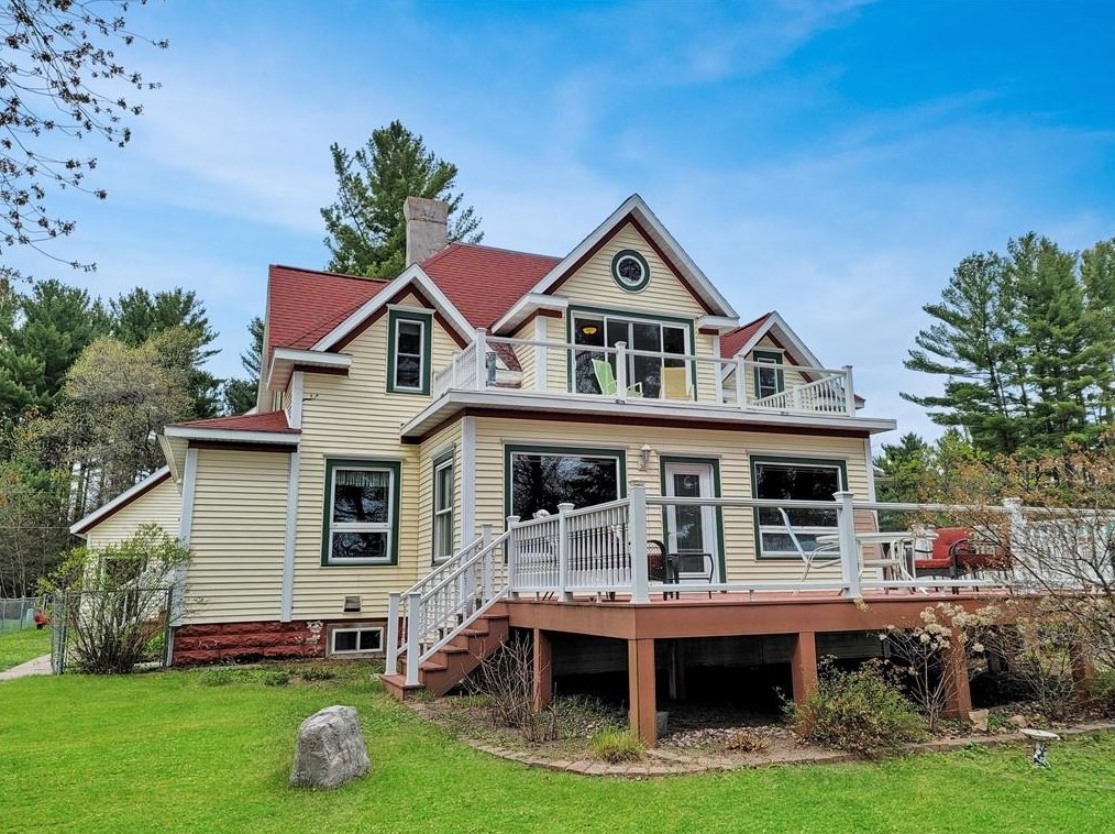 301 Sumner Ct, Chetek, WI 54728-4114