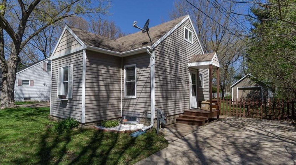2018 Vine St, Eau Claire, WI 54703