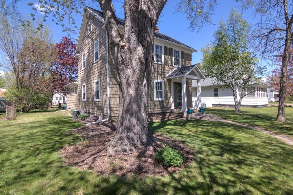1534 Lyndale Ave, Eau Claire, WI 54701-4361