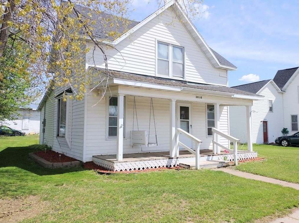 26148 W Pine St, Cleghorn, WI 54738
