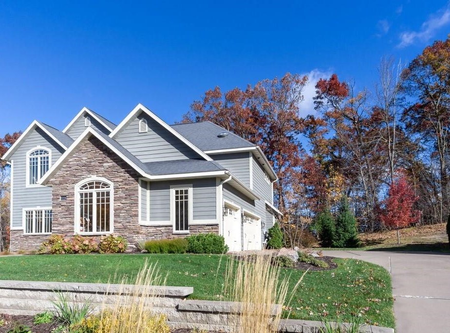 3328 Anric Dr, Eau Claire, WI 54701-5057
