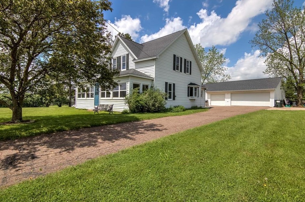 525 Kennedy Ct, Brackett, WI 54742