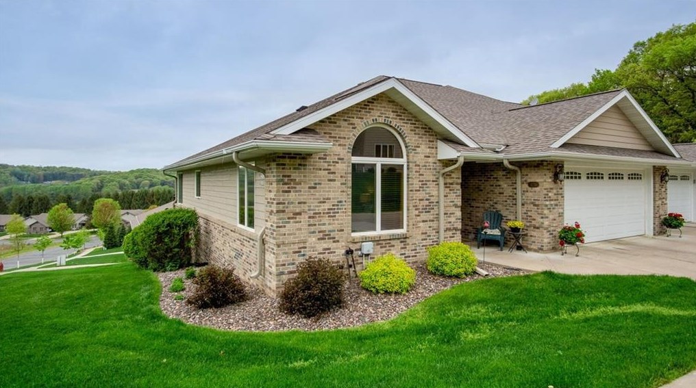 4220 Williamsburg Dr, Eau Claire, WI 54703
