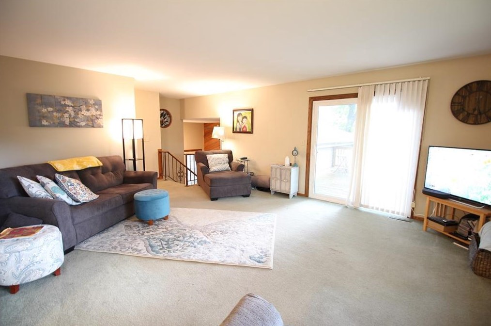 1432 Barry Ave, Eau Claire, WI 54701-7322