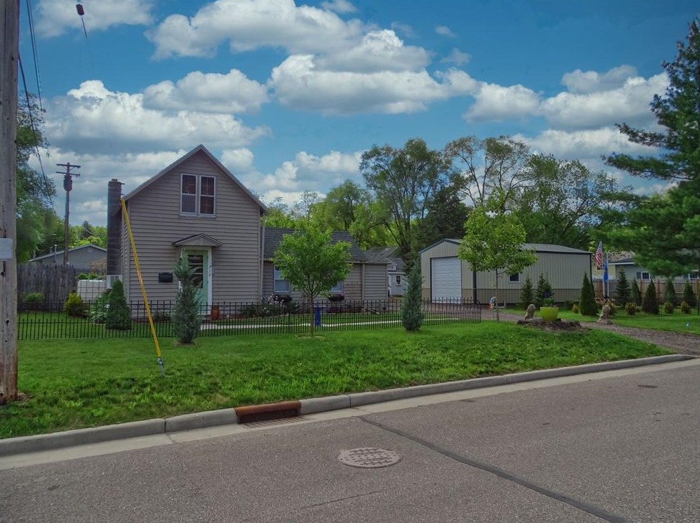 710 10th Ave, Durand, WI 54736-1538